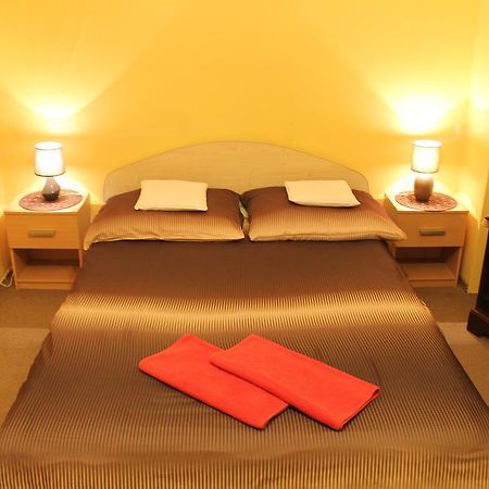 Pokoje Na Chmielnej 2 Hostel Varsó Szoba fotó