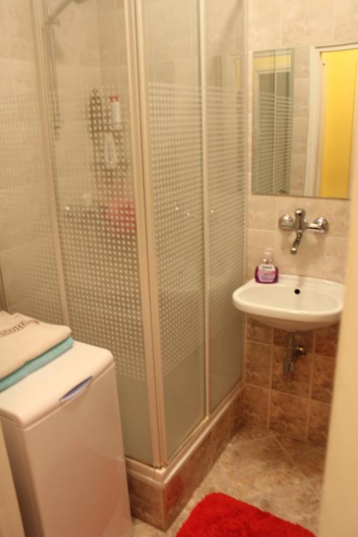 Pokoje Na Chmielnej 2 Hostel Varsó Szoba fotó