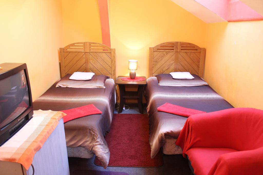 Pokoje Na Chmielnej 2 Hostel Varsó Szoba fotó