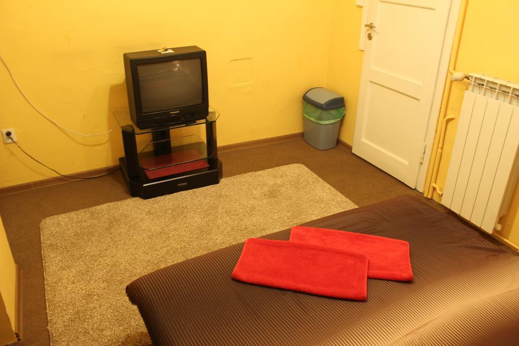 Pokoje Na Chmielnej 2 Hostel Varsó Szoba fotó