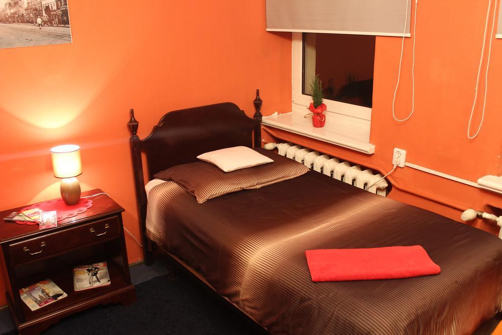 Pokoje Na Chmielnej 2 Hostel Varsó Szoba fotó