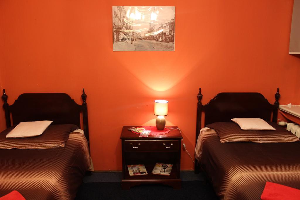 Pokoje Na Chmielnej 2 Hostel Varsó Szoba fotó